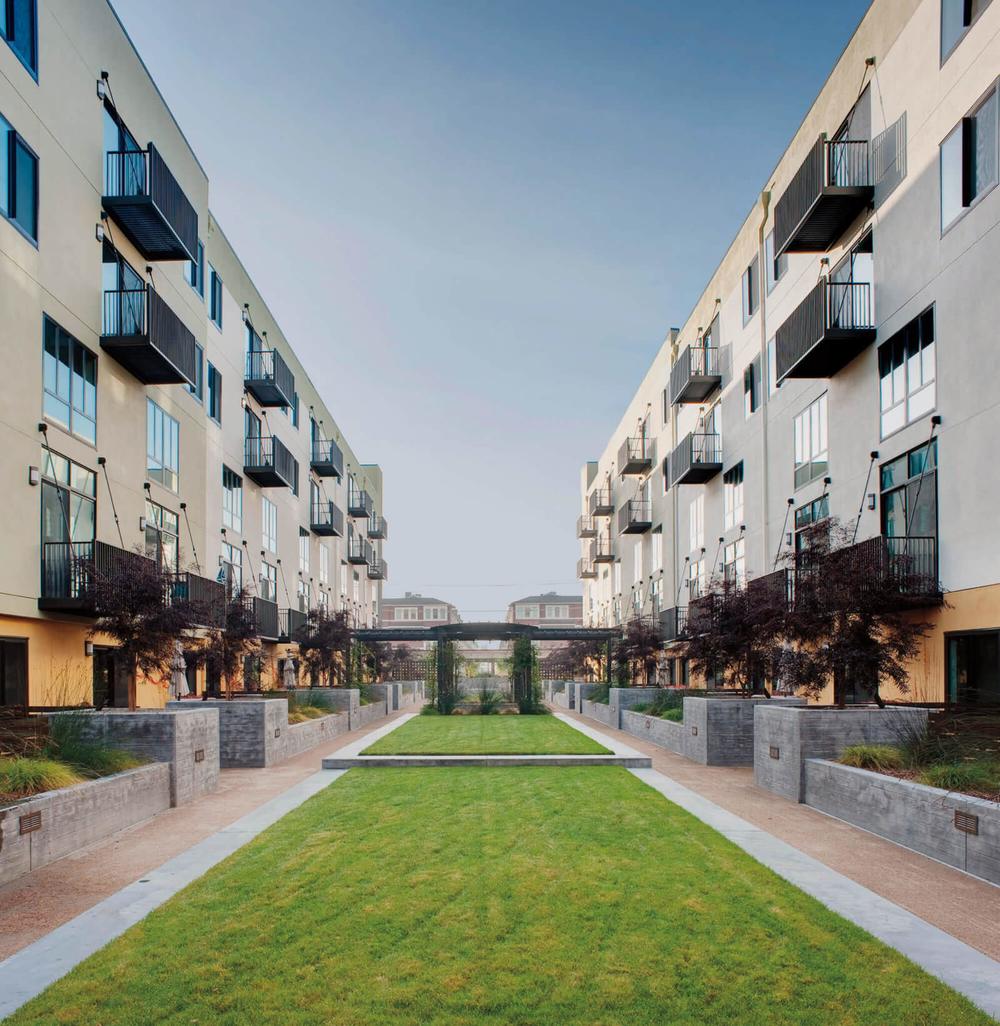 The long landscaped AB courtyard between the residential wings
